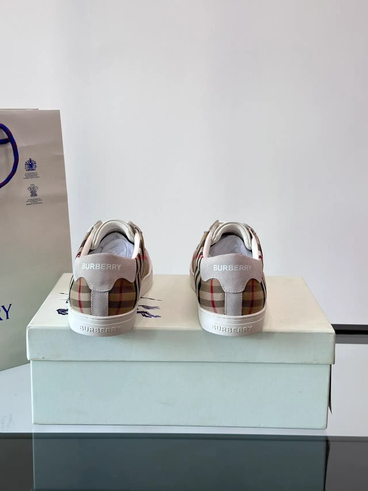 Burberry حذاء أسلوب حياة بيج براون House Check كانفاس أبير سويد أوفرليه 2