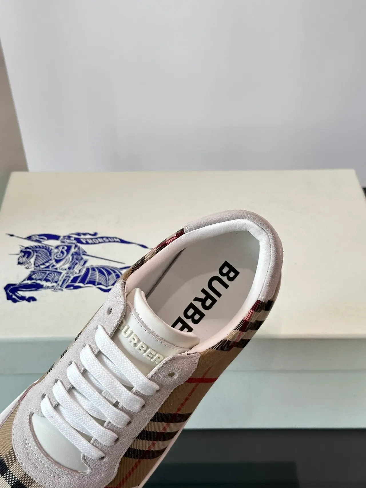 Burberry حذاء أسلوب حياة بيج براون House Check كانفاس أبير سويد أوفرليه 4