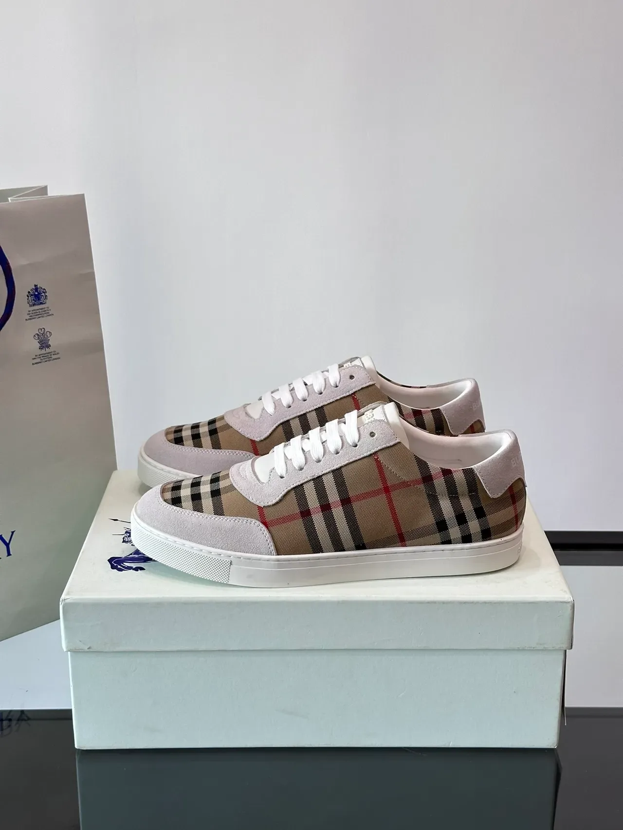 Burberry حذاء أسلوب حياة بيج براون House Check كانفاس أبير سويد أوفرليه 5