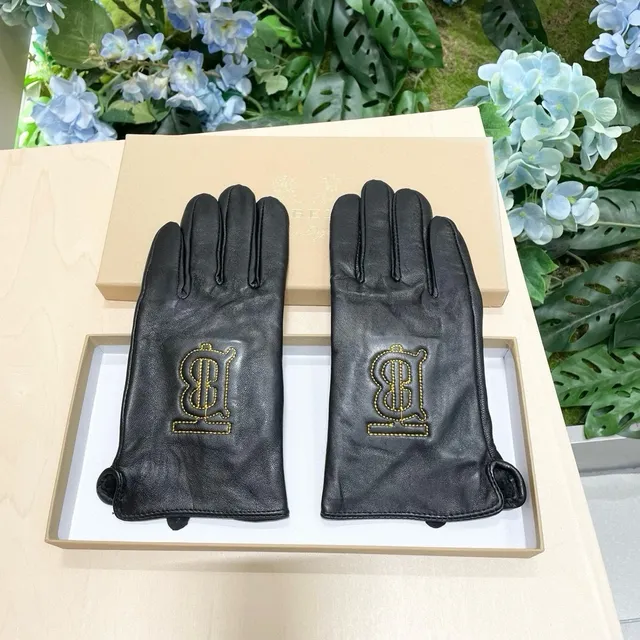 Burberry Luvas de Couro Bordadas Monogram Preto Dourado 8