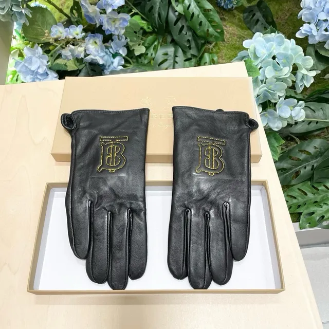 Burberry Luvas de Couro Bordadas Monogram Preto Dourado 9