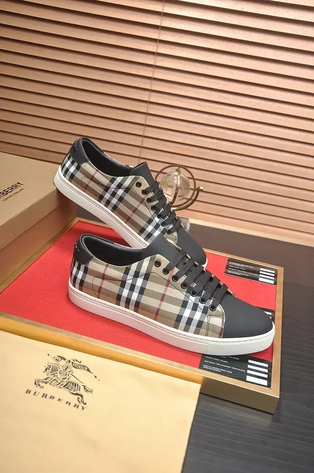 Burberry بانل الشيك لوتوب لايت ستايل سنيكرز 3