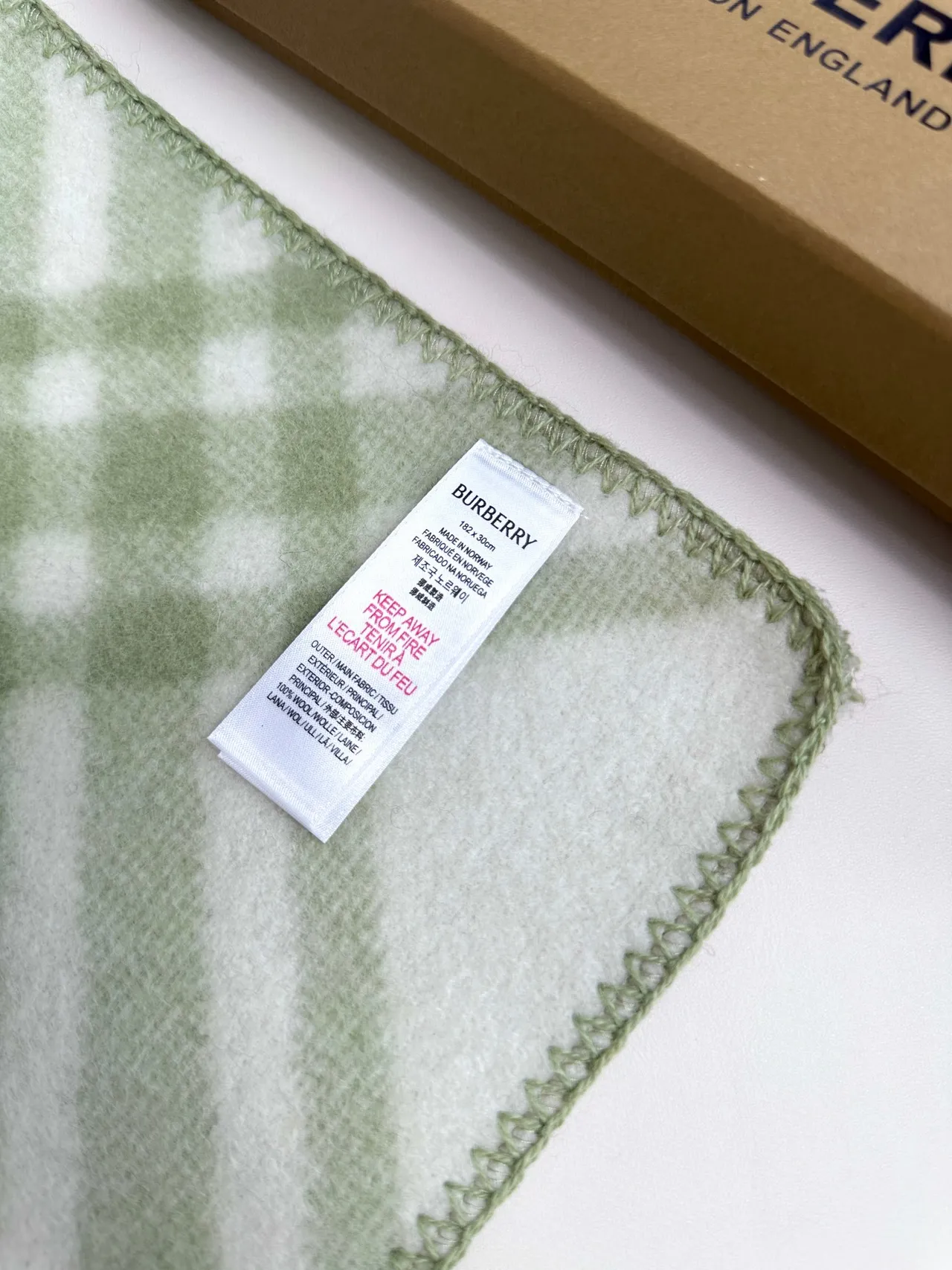 Burberry Écharpe à Carreaux Plaid Vert Beige Apparence Laine Mélangée Écharpe Cachemire 2