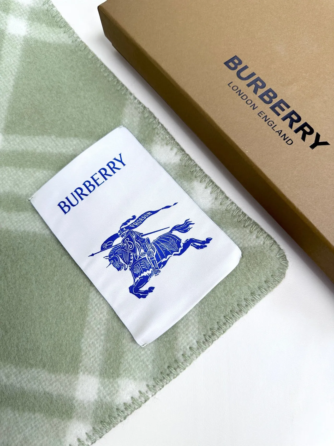 Burberry Écharpe à Carreaux Plaid Vert Beige Apparence Laine Mélangée Écharpe Cachemire 3