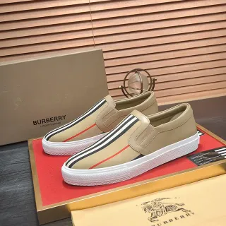 Burberry Knight بيج أبيض سليب أون بانيلز مموجة أسلوب حياة