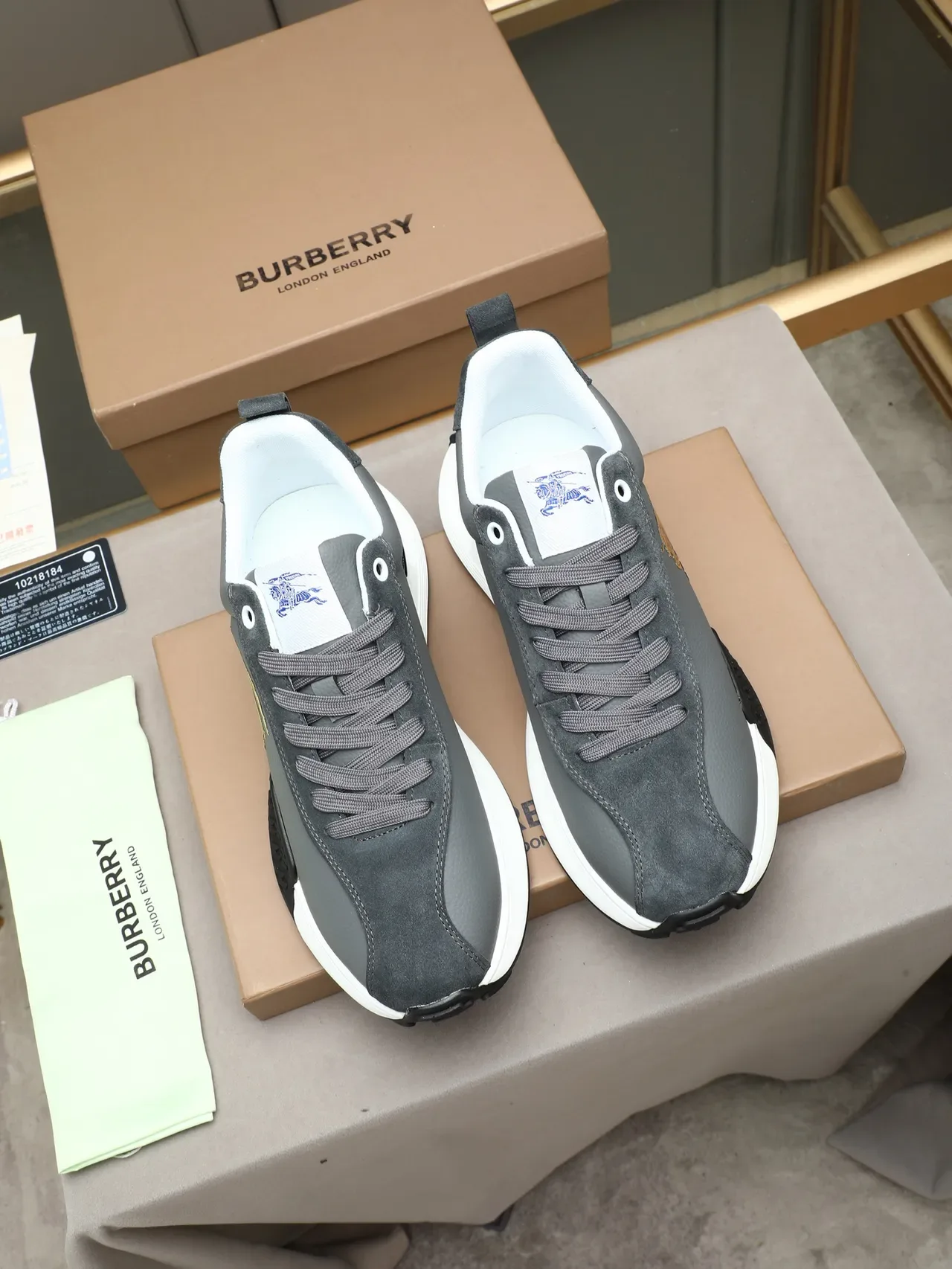Burberry Knight Zapatillas Chunky de Gamuza y Cuero Gris 2