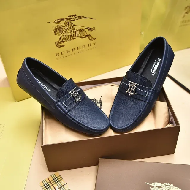 Burberry Knight Navy Peppled Leather Loafers 8