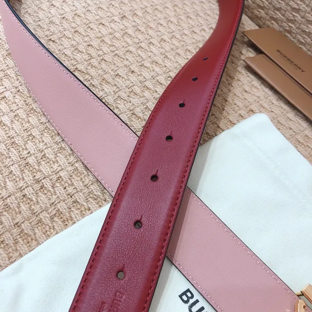 Burberry Knight réversible rose et rouge ceinture en cuir 4