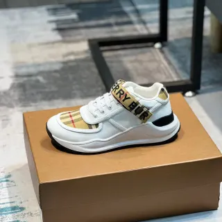 Burberry नाइट सादा এবংHouse Check লাইফস্টাইল স্নিকার্স