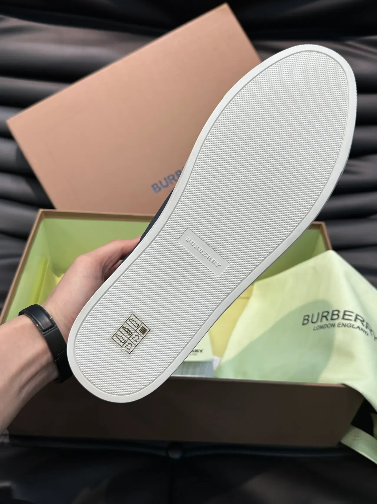 Burberry Lola Navy White Sneakers Lifestyle à matériau mixte avec inserts de motif à carreaux 2