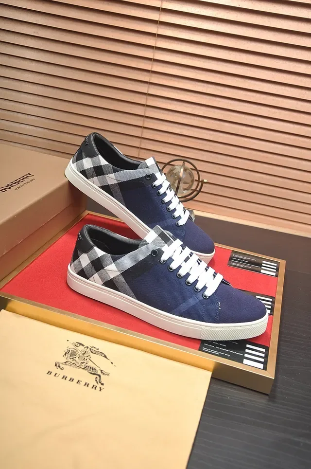 Burberry حذاء رياضي Navy White Canvas علو باترون مربعات لوح جانبي نمط أسلوب حياة 3