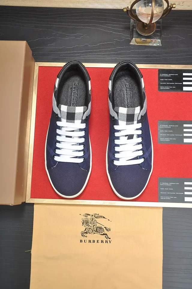 Burberry حذاء رياضي Navy White Canvas علو باترون مربعات لوح جانبي نمط أسلوب حياة 4