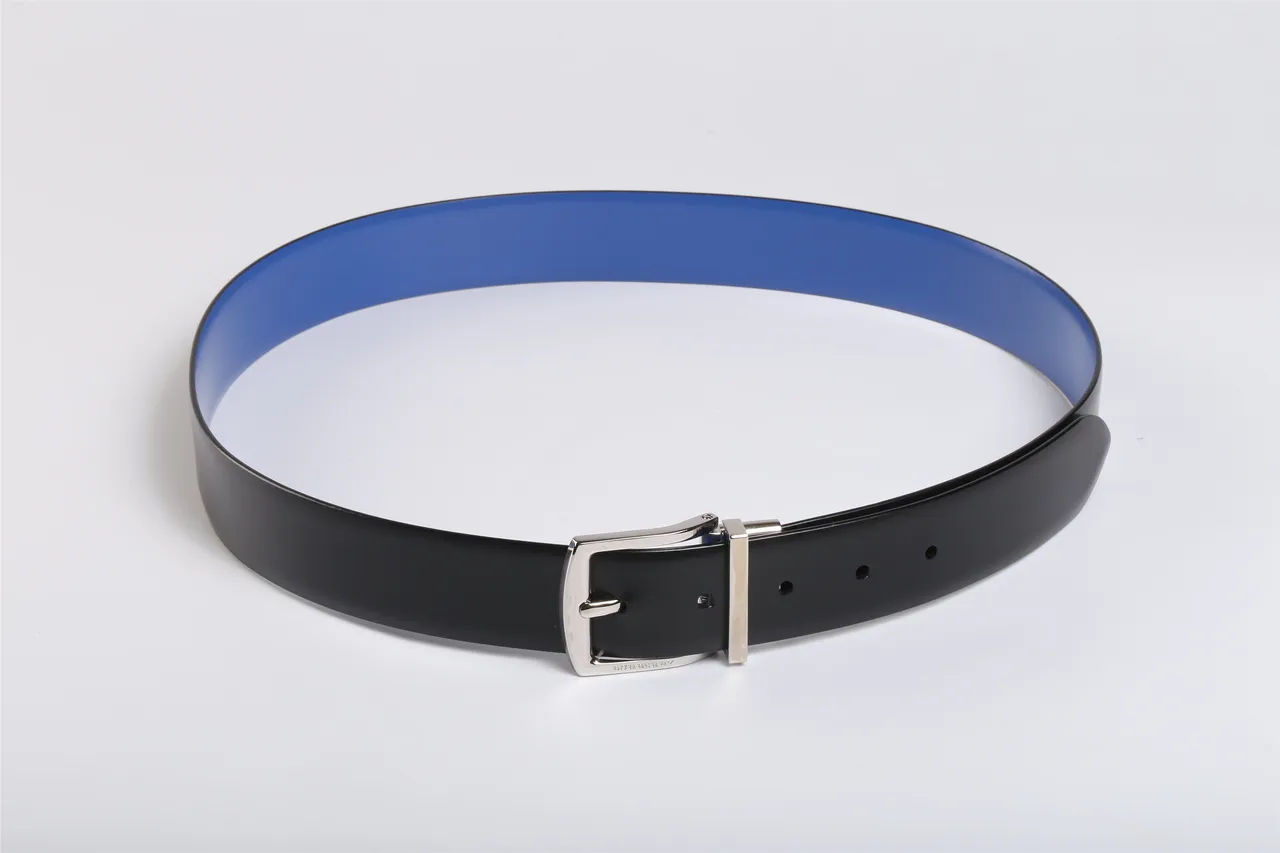 Burberry Correa reversible negra azul de dos tonos de cuero 9