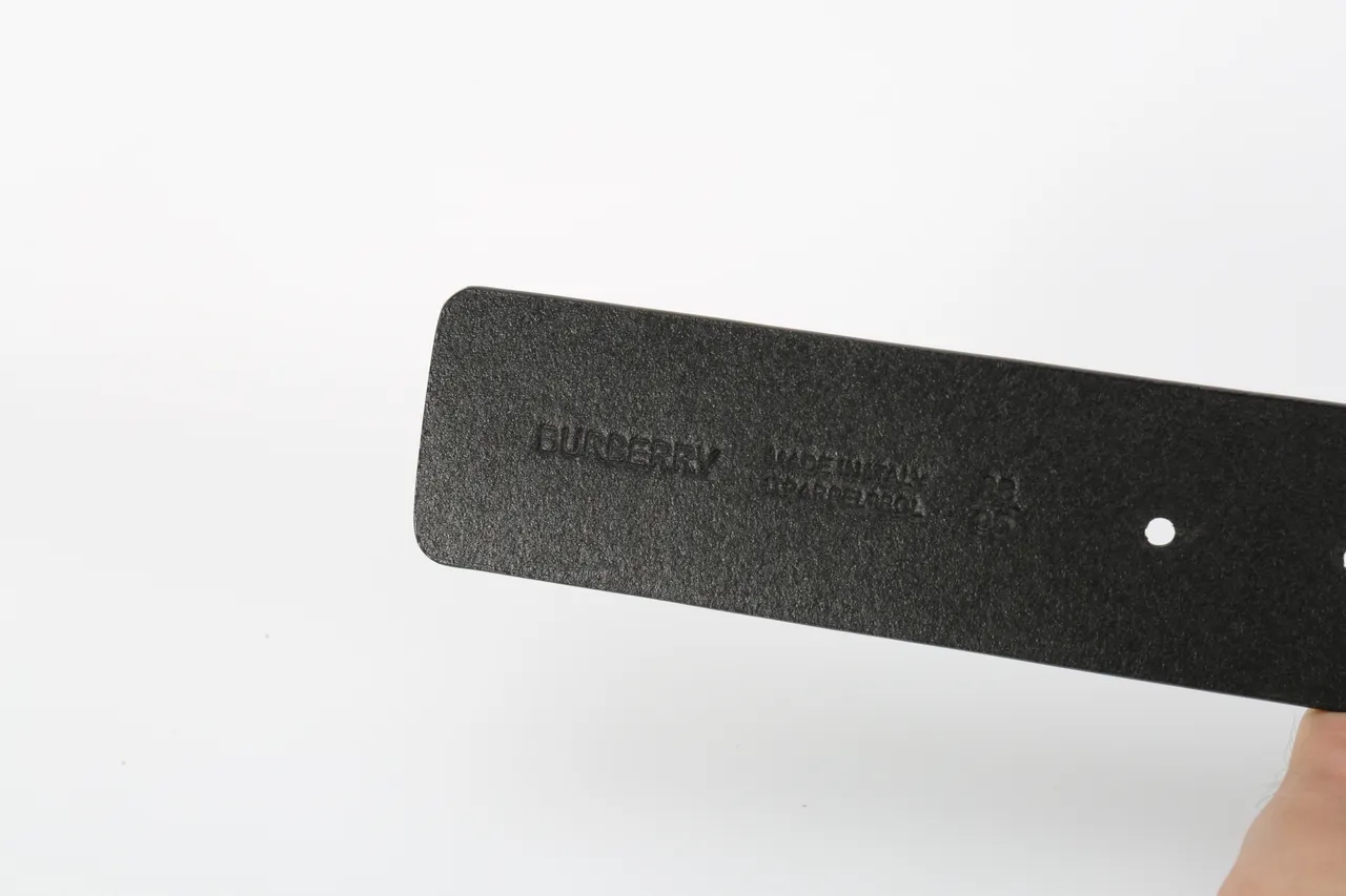 Burberry TB Cinto preto embossado com monograma de couro 7