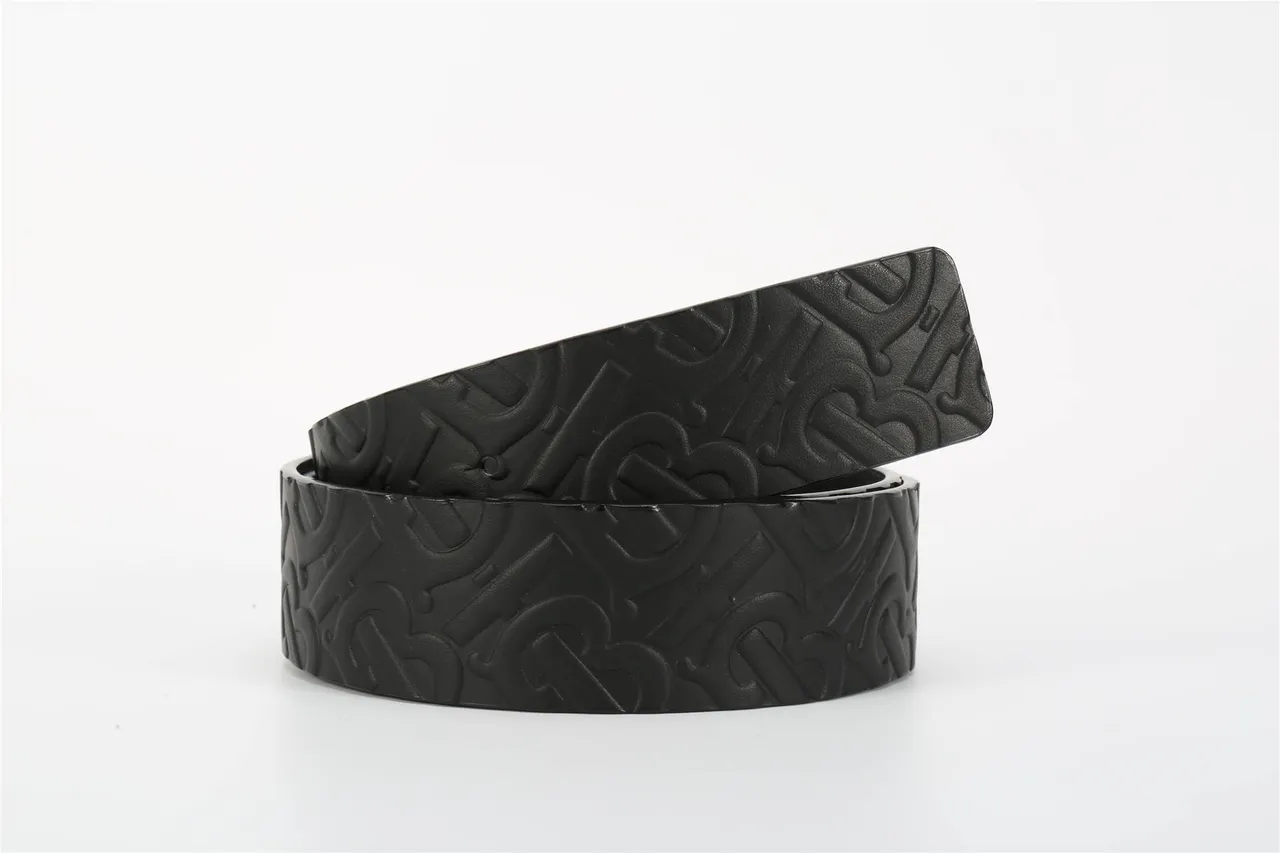 Burberry TB Cinto preto embossado com monograma de couro 11