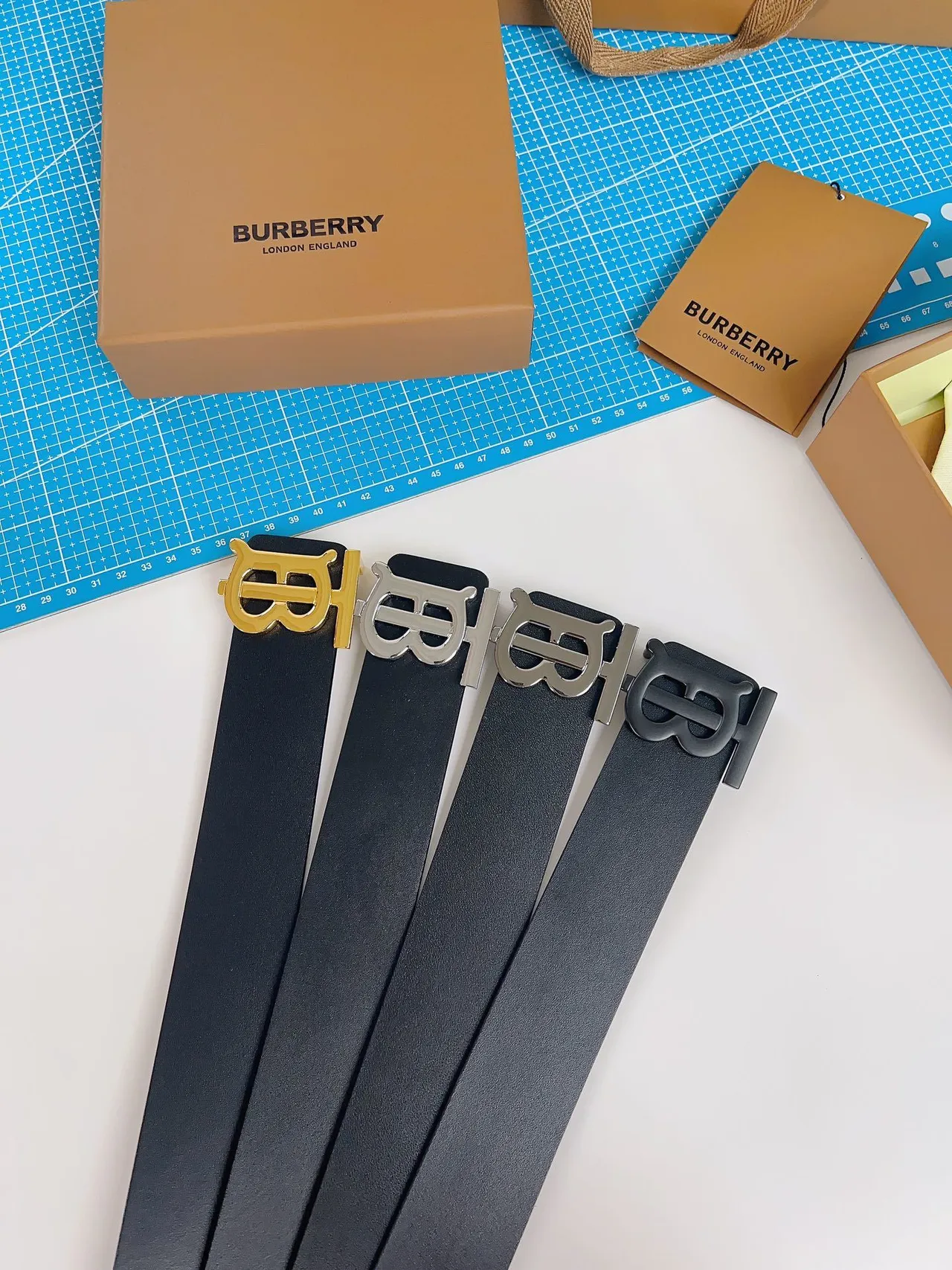 Burberry TB Monogram حزام جلد أسود 2