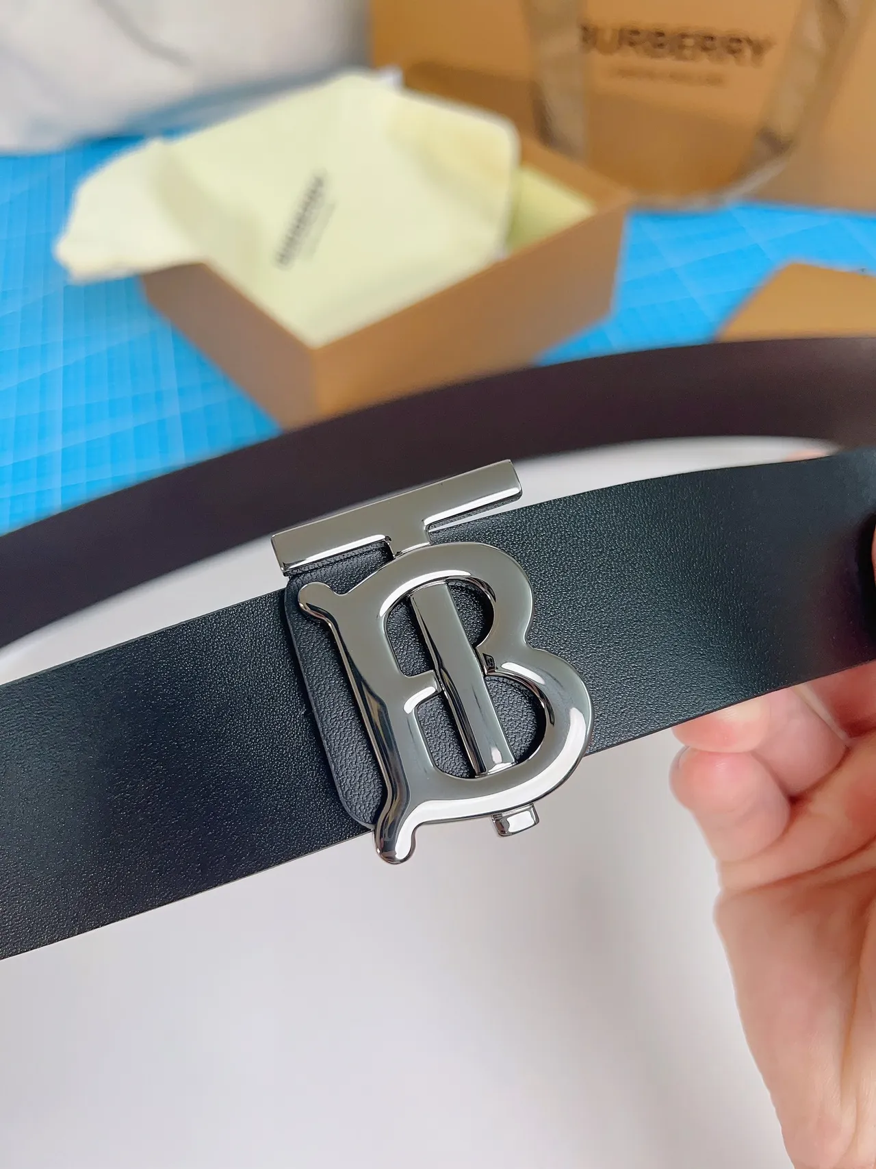 Burberry TB Monogram حزام جلد أسود 8