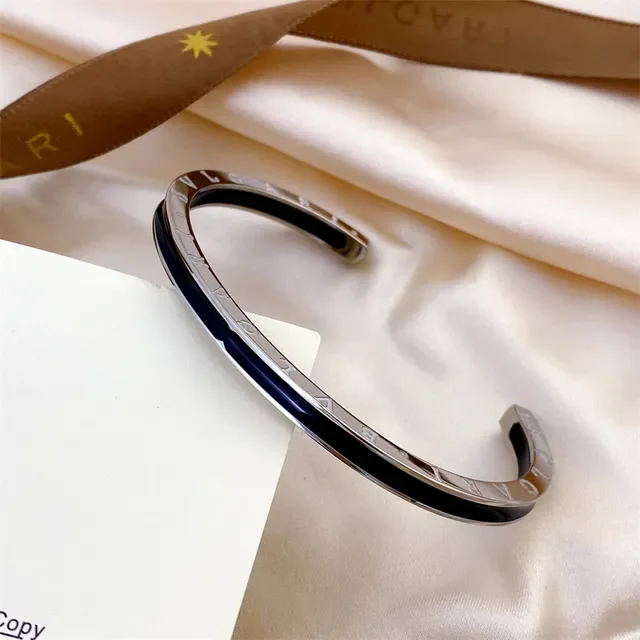 Bvlgari B.zero1 उकेरा हुआ काला इंजैमेल खुले कफ बांसले 2