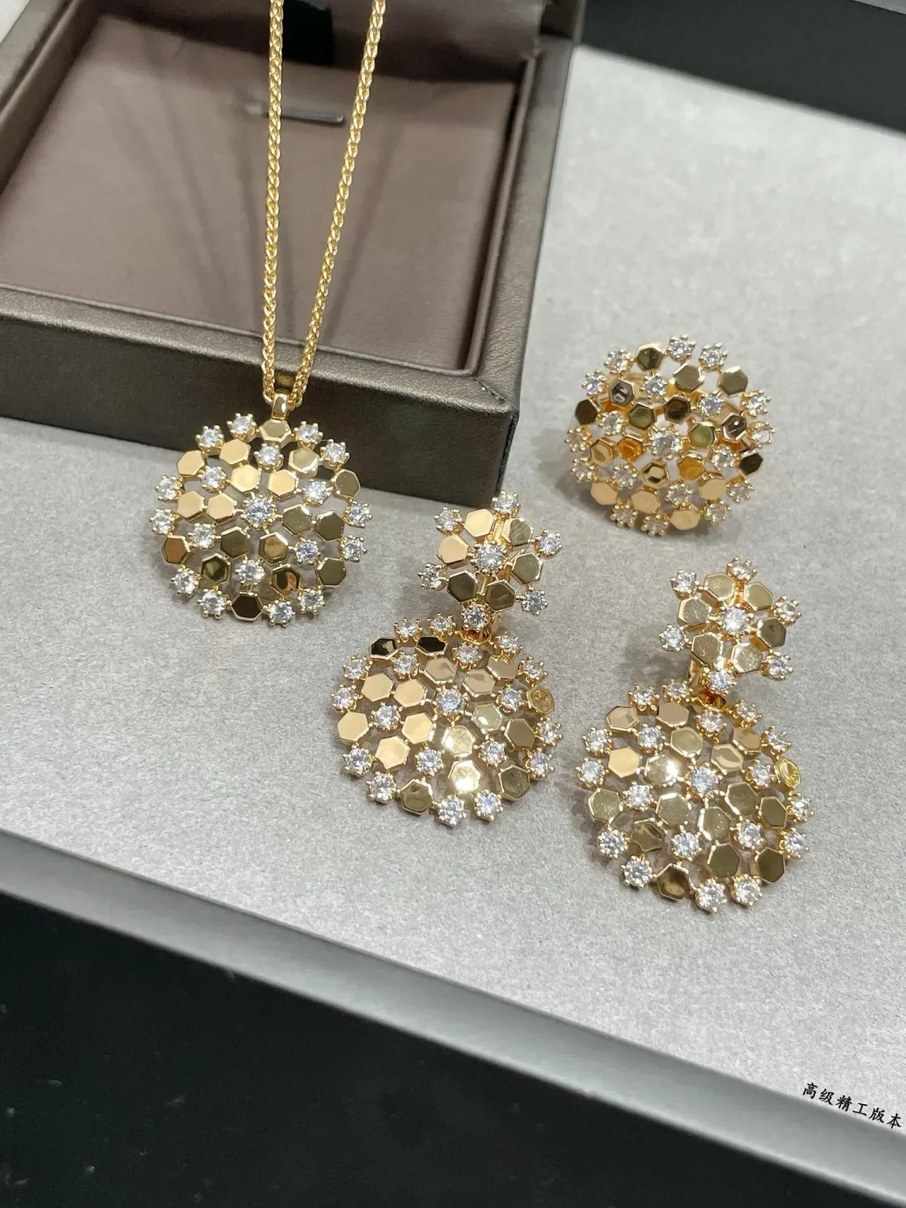 Collier Bvlgari B.zero1 Rock Hexagonal Pavé Cristal Doré 3