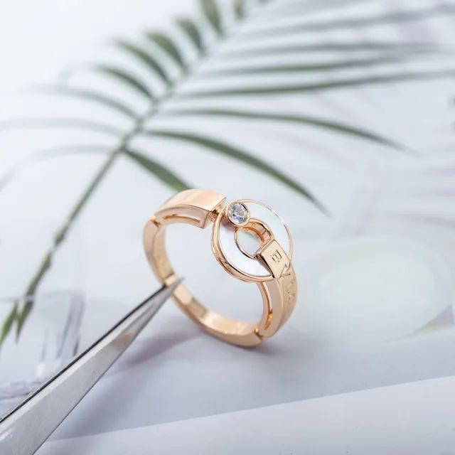 Bvlgari B.zero1 خاتم ذهب وردي صدفة و ماس 2