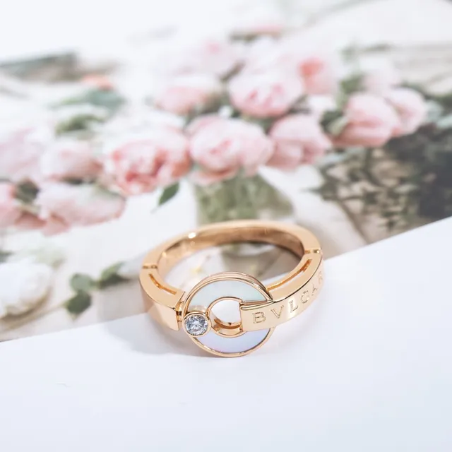 Bvlgari B.zero1 خاتم ذهب وردي صدفة و ماس 3