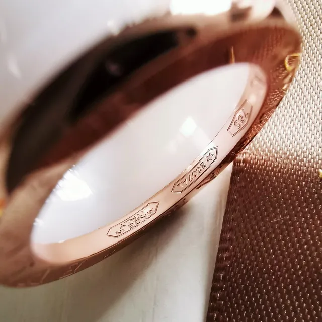 Bvlgari B.zero1 白色陶瓷和玫瑰金戒指 2