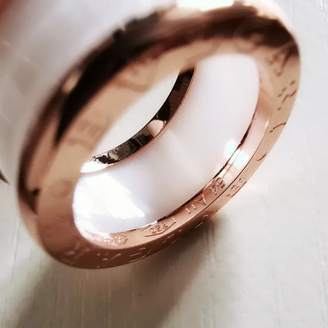 Bvlgari B.zero1 白色陶瓷和玫瑰金戒指 3
