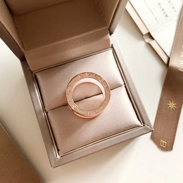 Bvlgari B.zero1 白色陶瓷和玫瑰金戒指 5