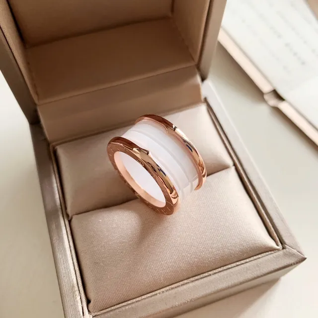 Bvlgari B.zero1 白色陶瓷和玫瑰金戒指 7