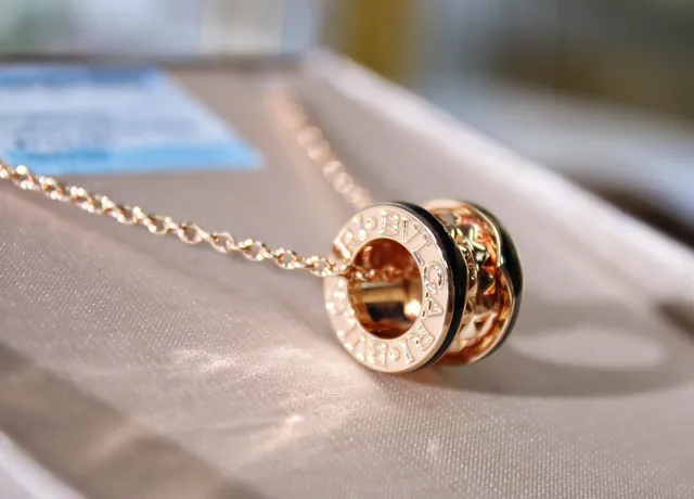Bvlgari Bulgari ذهب أسود مكدس حلقة معلق نماذج هرمية مدببة قلادة 5