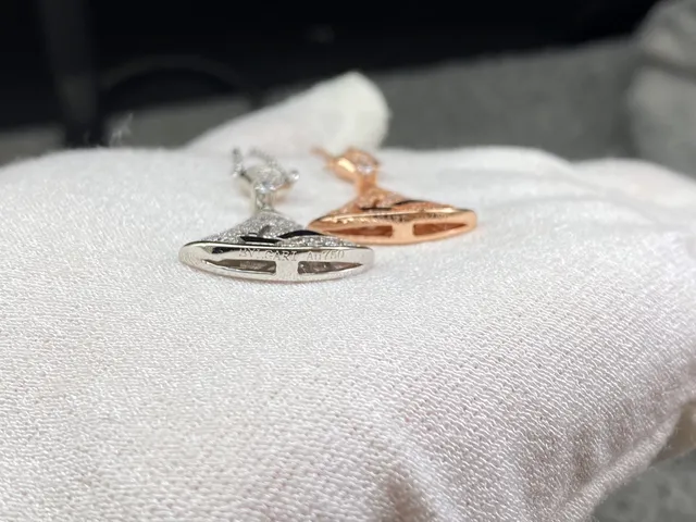 Bvlgari Divas’ Dream स्वर्ण काला पंखुदी आकार का पेंडेंट पावे क्रिस्टल सेटिंग नेकलेस 2