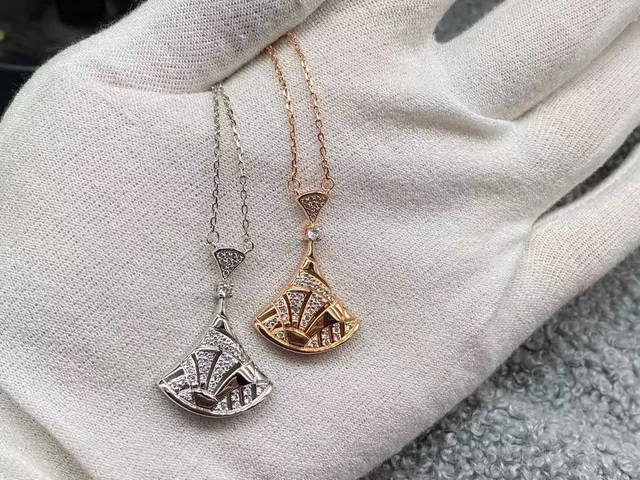 Bvlgari Divas’ Dream स्वर्ण काला पंखुदी आकार का पेंडेंट पावे क्रिस्टल सेटिंग नेकलेस 6
