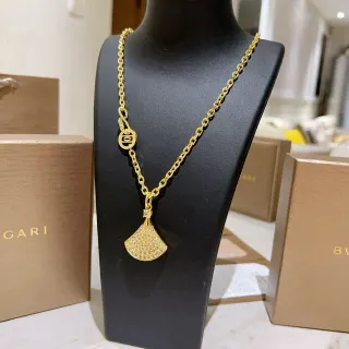Bvlgari Divas’ Dream قلادة مروحة ذهبية مرصعة بالماس