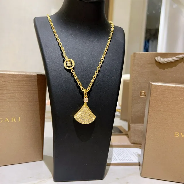 Bvlgari Divas’ Dream colar com pingente de leque de ouro Pavé 2
