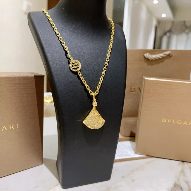 Bvlgari Divas’ Dream colar com pingente de leque de ouro Pavé 5