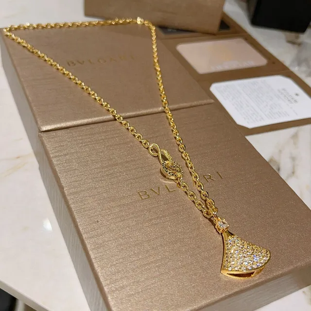 Bvlgari Divas’ Dream colar com pingente de leque de ouro Pavé 8