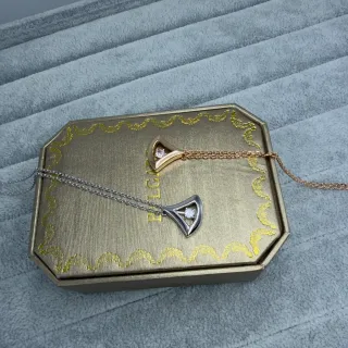 Bvlgari Divas’ Dream Gold Silver Triangular Fan-Shaped Pendants Openwork Metal Setting Necklace