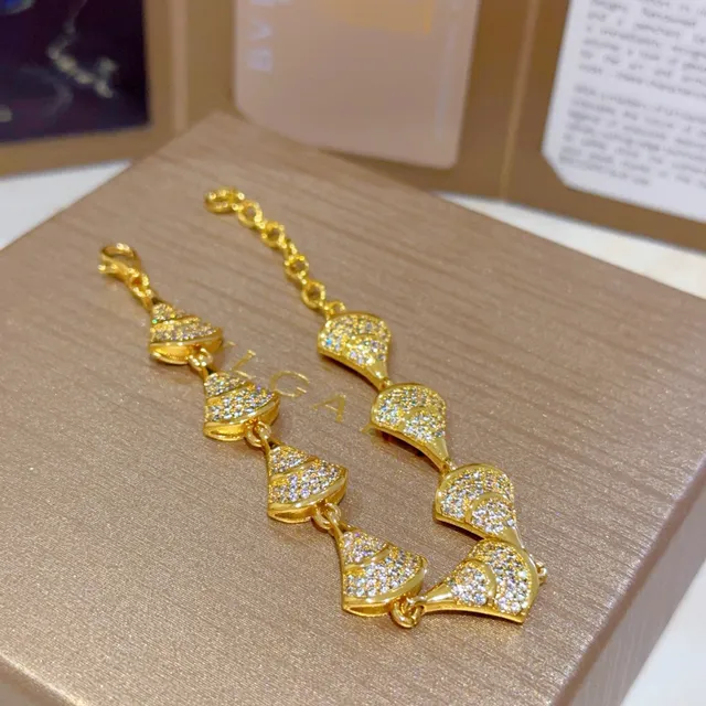 Bvlgari Divas’ Dream সোনালি টোন Pavé ক্রিস্টাল পালক আকৃতির ব্রেসলেট 3