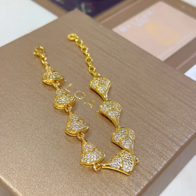 Bvlgari Divas’ Dream সোনালি টোন Pavé ক্রিস্টাল পালক আকৃতির ব্রেসলেট 6