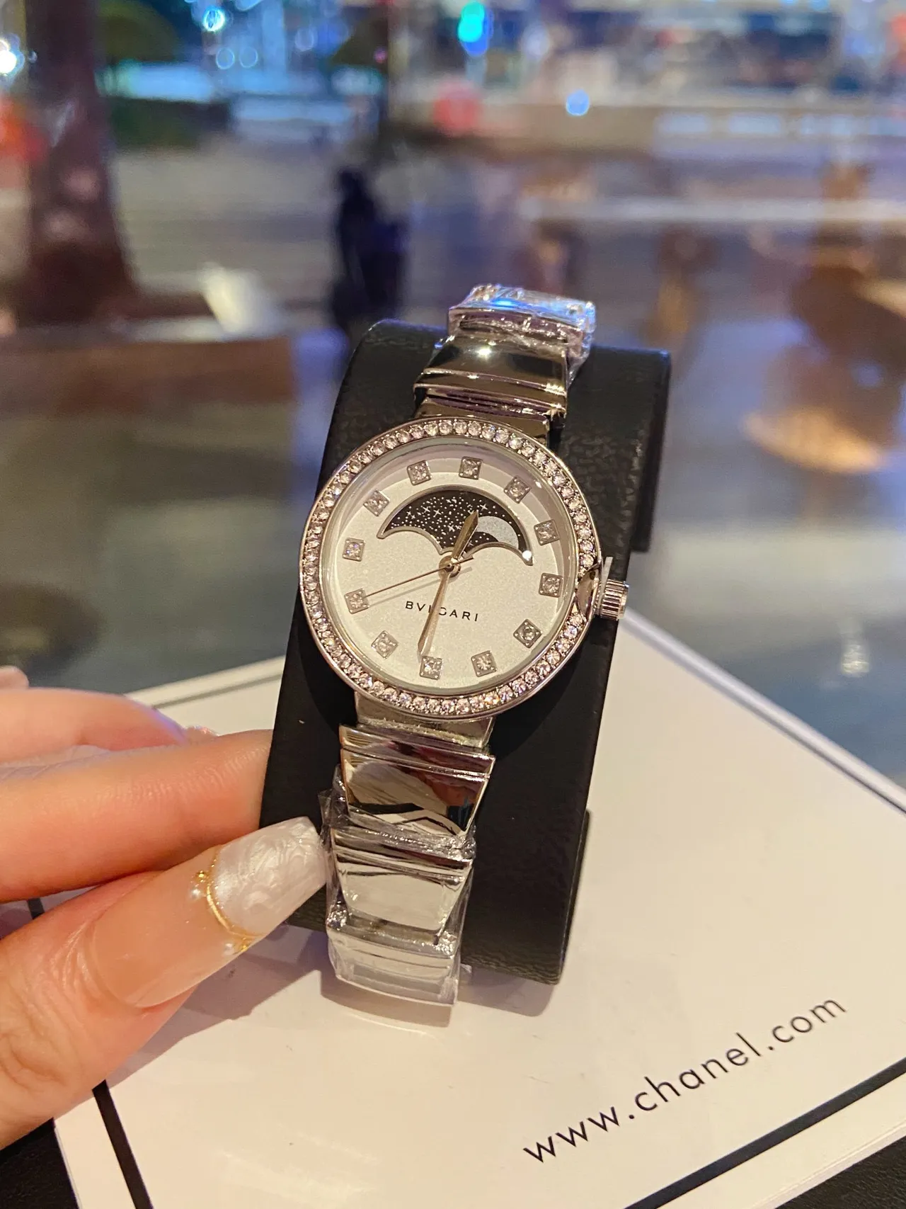 Bvlgari Divas’ Dream Moonphase Diamond Bezel Quartz Watch 5