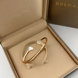 Bvlgari Divas’ Dream Rose Gold Mother-of-Pearl and Pavé Diamond Bracelet