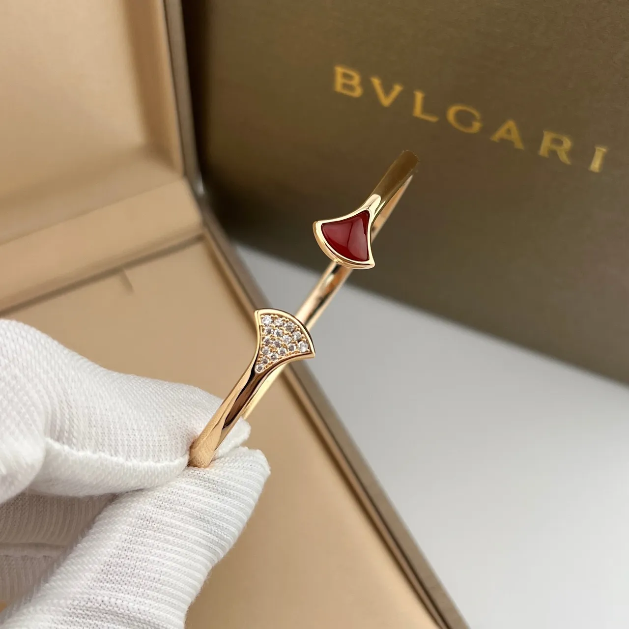 Bvlgari Divas’ Dream Ouro Rosa Madreperla e Pavé Diamante Pulseira 4
