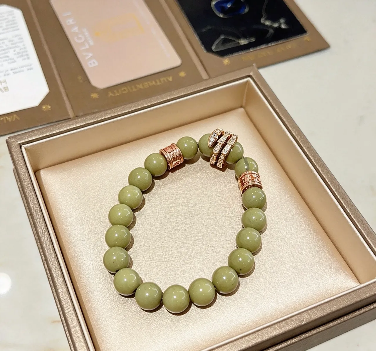 Bvlgari Vert Or Perles Imitation Jade Accents Métal Rose Bracelet 6