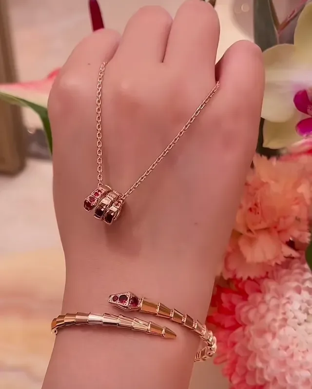 Bvlgari Serpenti 金红管状分段红宝石镶嵌项链 2