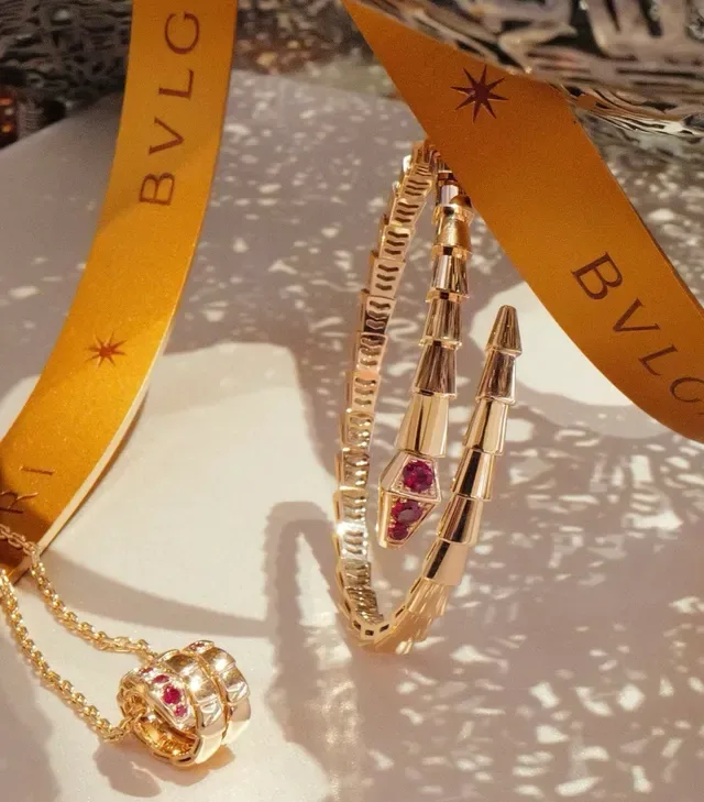 Bvlgari Serpenti 金红管状分段红宝石镶嵌项链 3