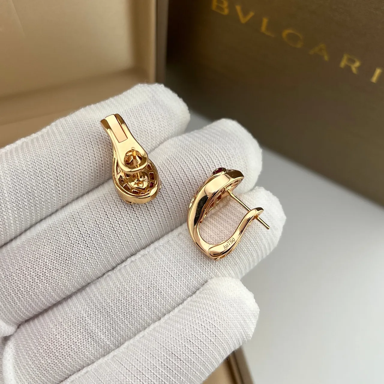 Bvlgari Serpenti ouro e prata motivo de cabeça de serpente Pavé-Set body brincos 3