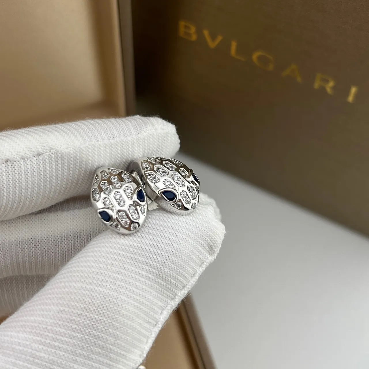 Bvlgari Serpenti ouro e prata motivo de cabeça de serpente Pavé-Set body brincos 4