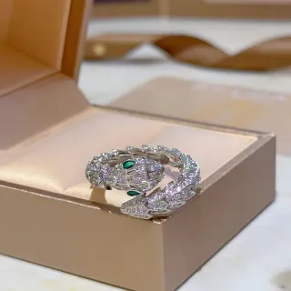 Bvlgari Serpenti بافيه داياموند وإميرالد خاتم الثعبان الملتوي