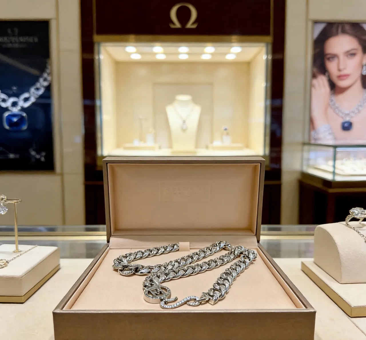 Bvlgari Argent Or Pavé-Diamant Chaîne Curb Chaîne Fermoir Clé Grecque Géométrique Collier 3