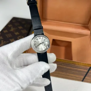 Cartier Ballon Bleu डायमंड-सेट बेजेल चांदी डायल काला चमड़ा पट्टा यांत्रिक घड़ी